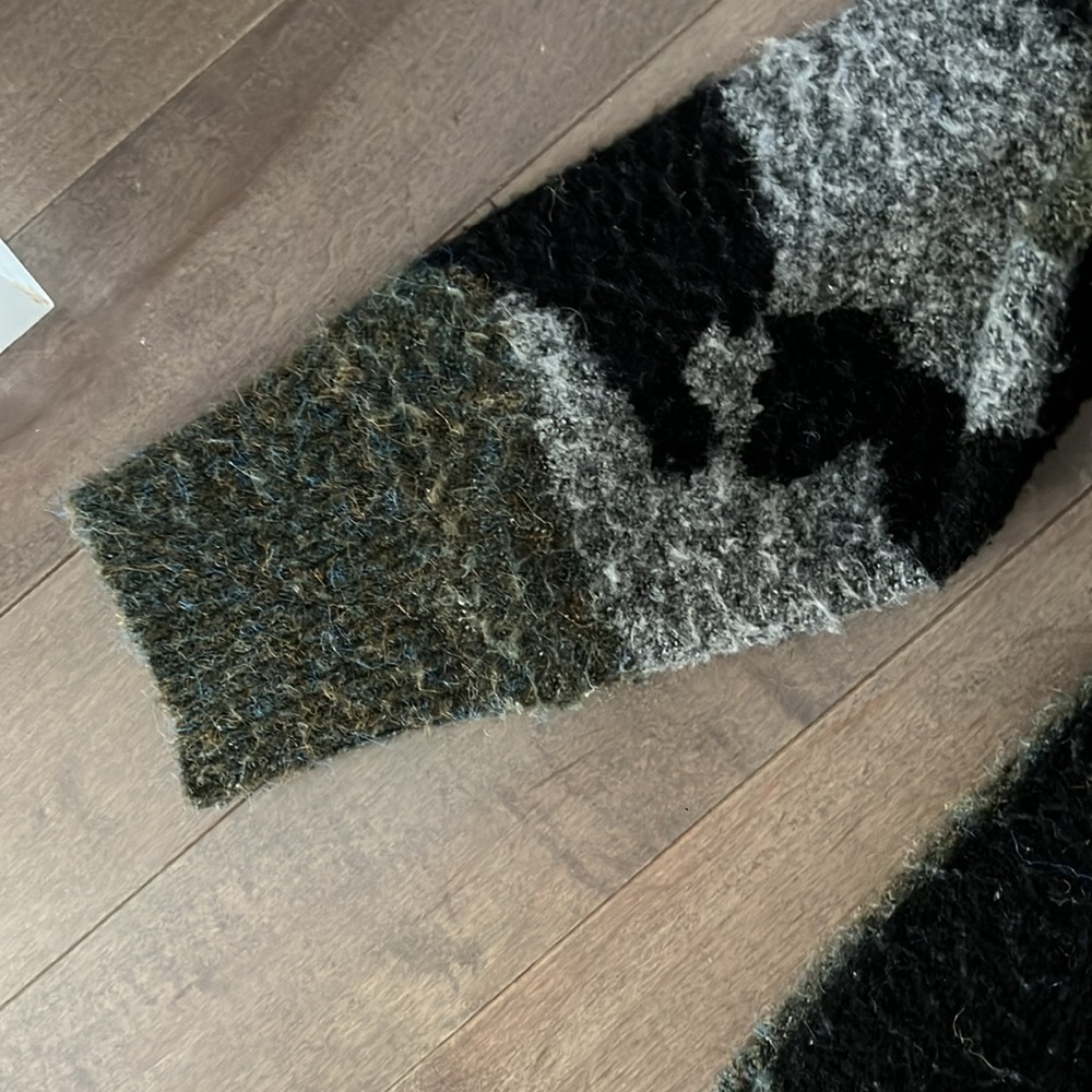 Sweater - Picture 3 of 4